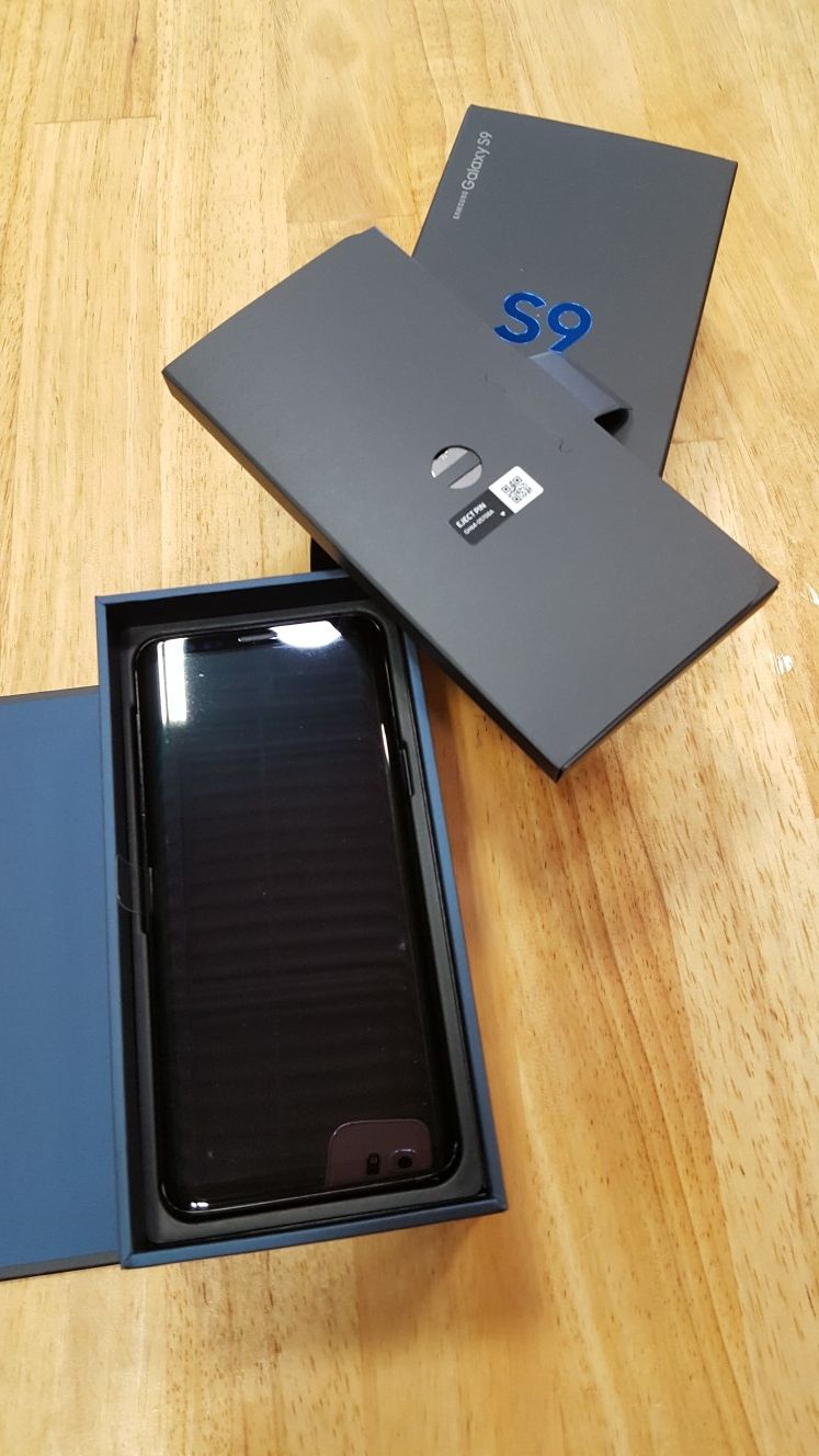 New Unlocked Samsung Galaxy S9 - Coral Blue
