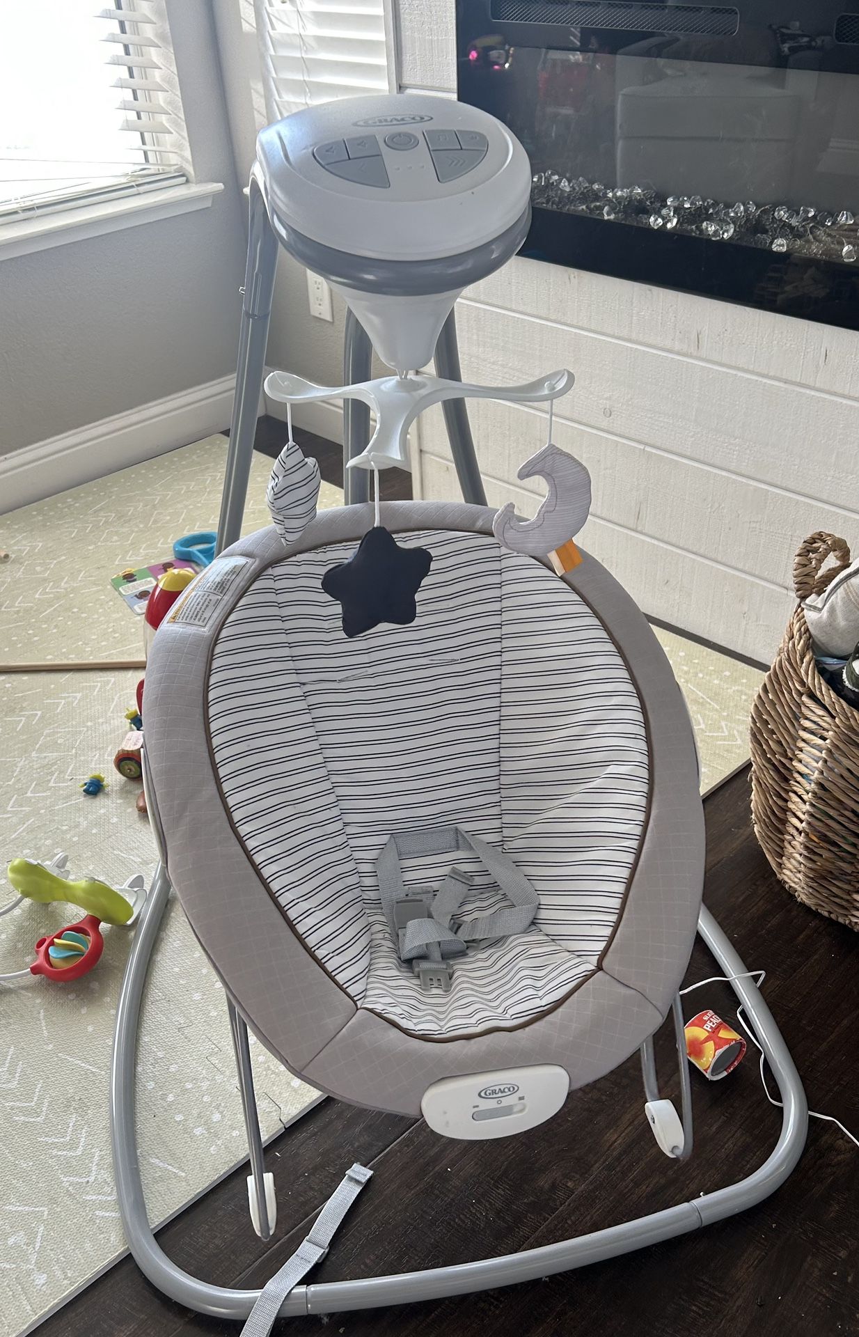 Graco DuetConnect Deluxe Swing with Portable Bouncer