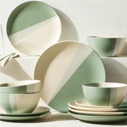 12 Piece Dinnerware Set (New)