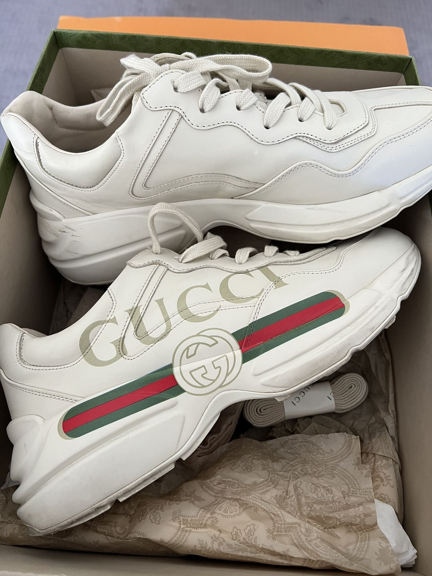 MEN'S RHYTON SNEAKER WITH GUCCI LOGO
