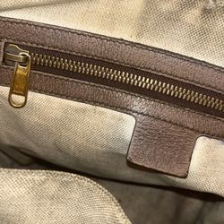 Small Gucci messenger Bag With Covering for Sale in Miramar, FL - OfferUp