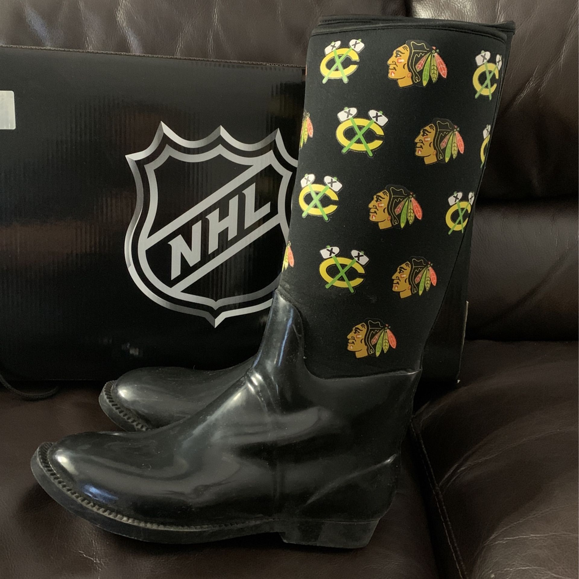 Size 9 Women’s NHL Chicago Blackhawks Rain Boots