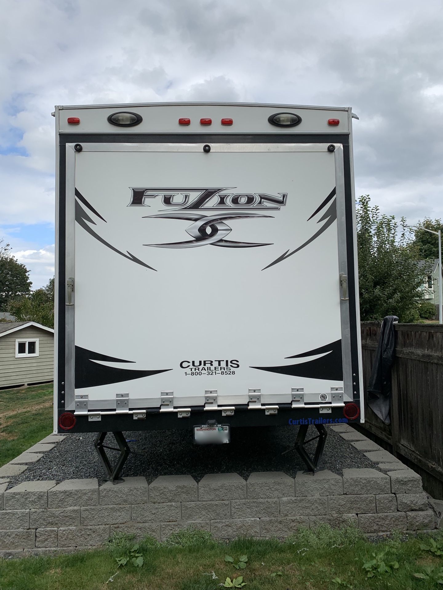 2013 Fuzion301 bumper pull toy hauler for Sale in Everett, WA OfferUp