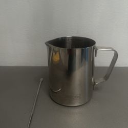 Frothing Pitcher With Stencil
