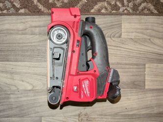 Milwaukee M18 fuel 3x18 cordless belt sander