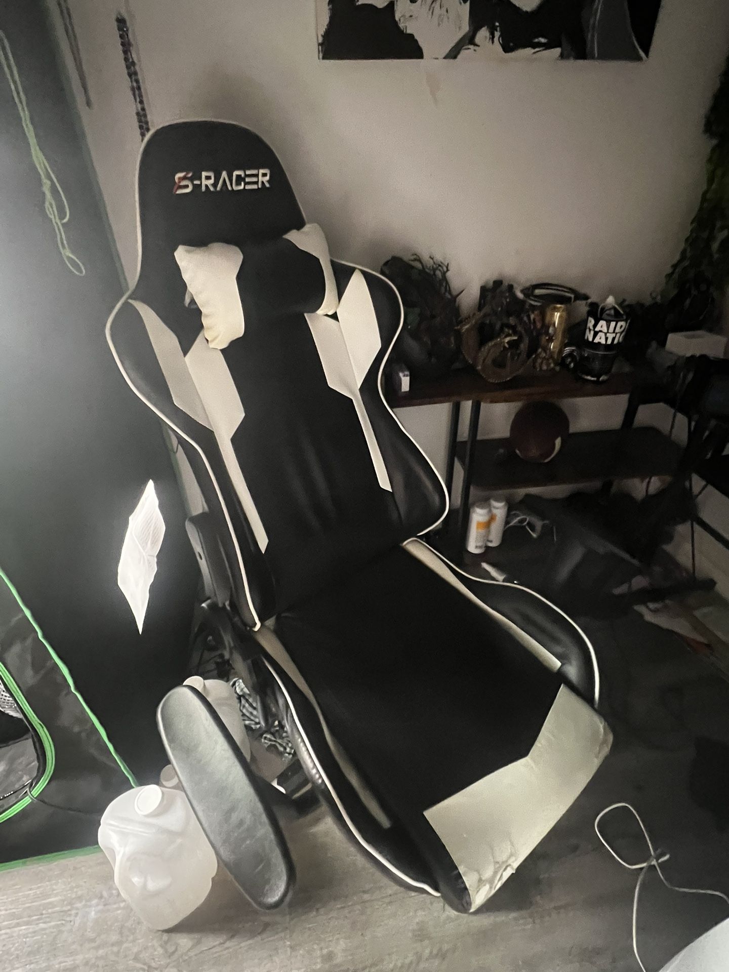 SRacer Gaming Chair (Come and Get it!)