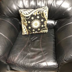 sofa set (lather black )good condition Ottoman 1, setter