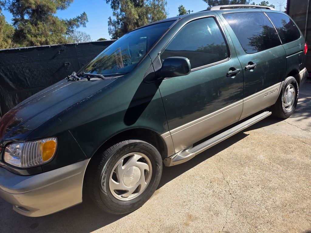 2002 Toyota Sienna