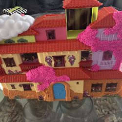 Encanto Magical Castle With Lots Of Figures