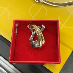 GOLD PENDANT WITH 3 DIAMONDS