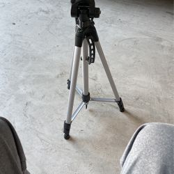 Amazon Basics 60-Inch Lightweight Tripod 