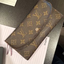 USED WOMANS LOUIS VUITTON WALLET 