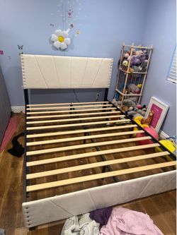 Queen Bed Frame – Like New