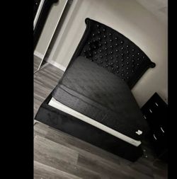 Black queen bedroom set