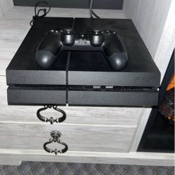 PS4 Game Console