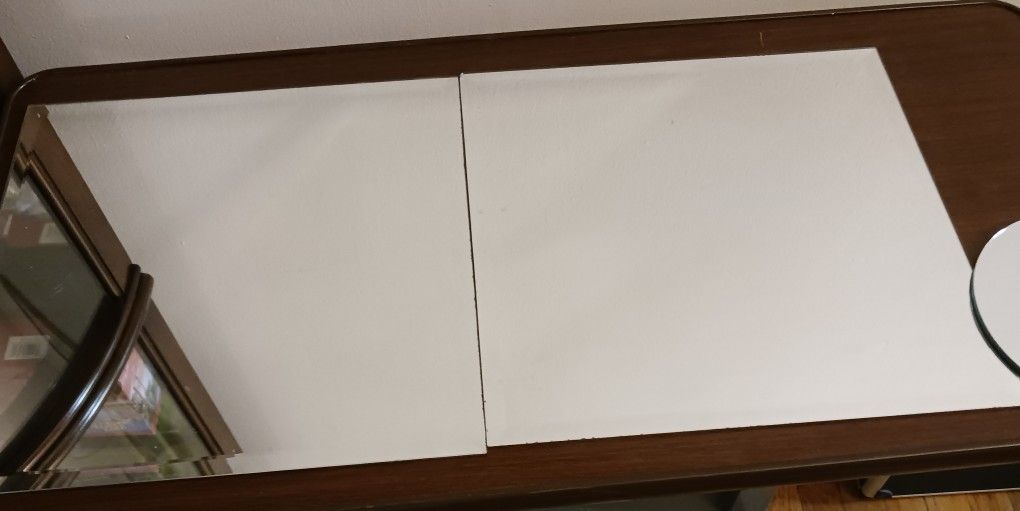 3 MIRROR PIECE SET, 2 SQUARE PCS 12" x 12" EACH, ONE HAS 1" SURFACE SCRATCH, THE ROUND ONE IS 6"