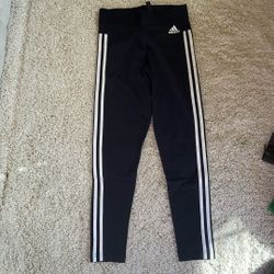 Women’s adidas black white stripe stretchy pants leggings small Wore Once no piling