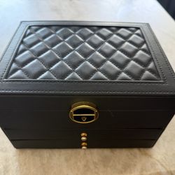 Jewelry box