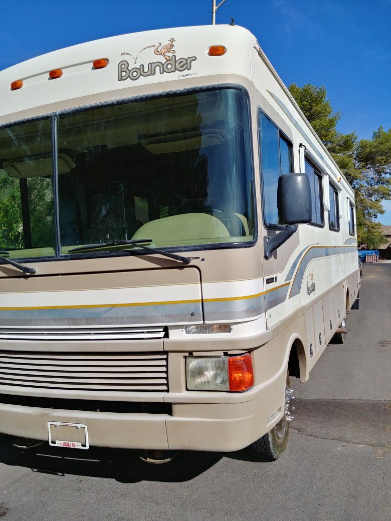 99 Ford Fleetwood Bounder 32ft