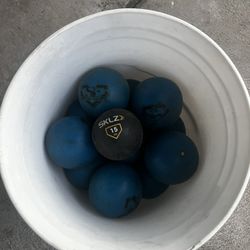 Bucket with Weighted Balls 