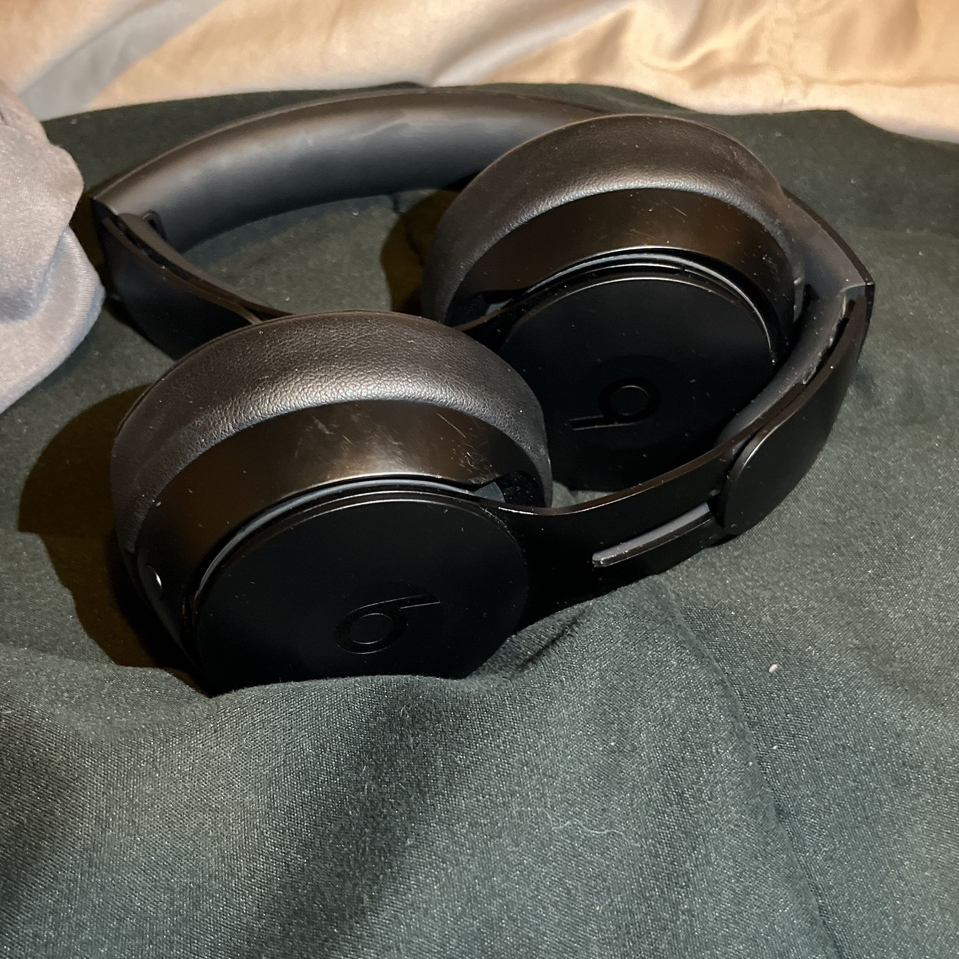 Beats Solo Pro Black