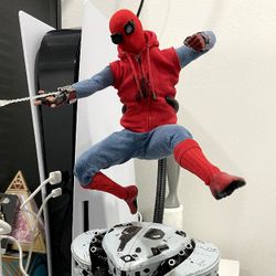 Hot Toys Spider-Man Homecoming Homemade Suit 2.0 