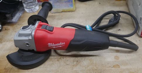 MILWAUKEE GRINDER 6130-33 CORDED 892982-1