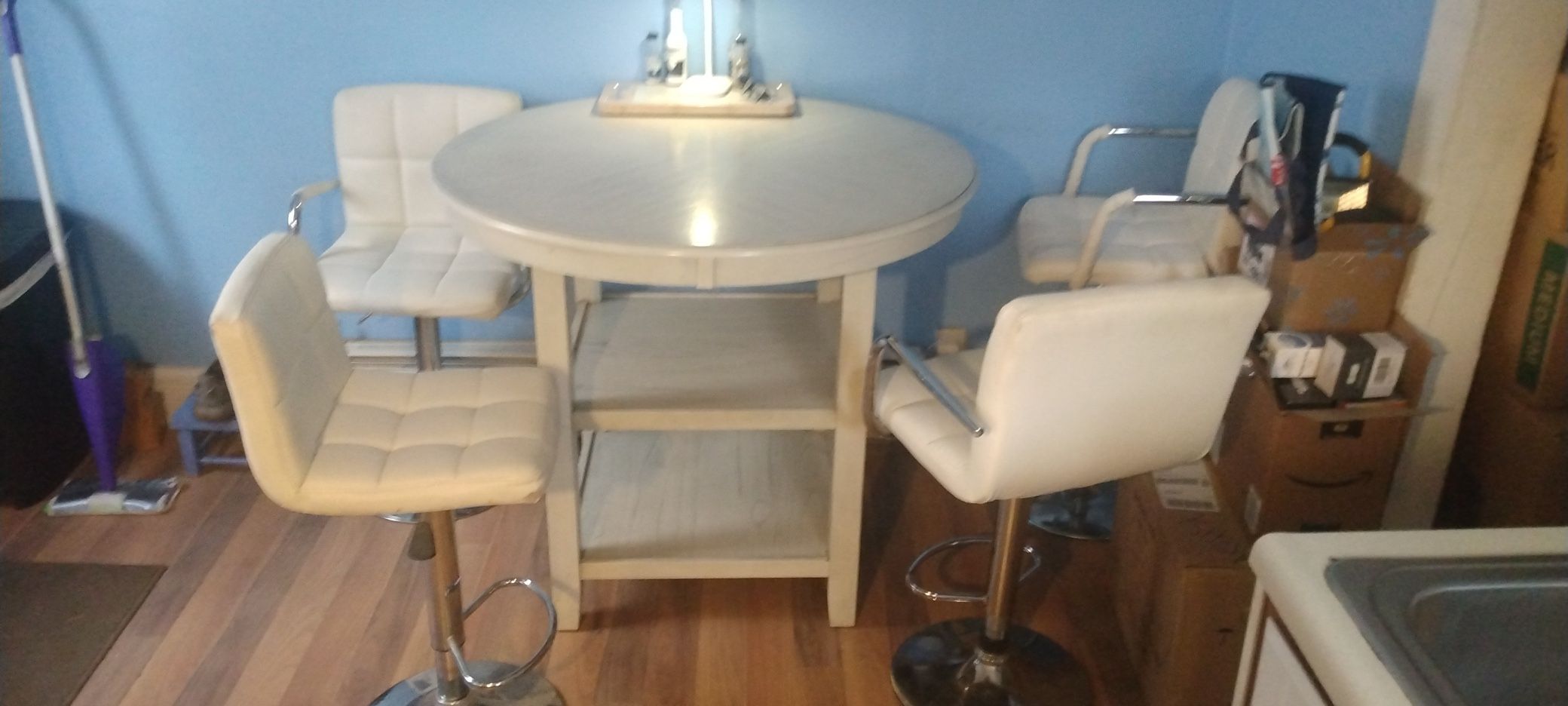 Kitchen Table With 4 Swivel Chairs 
