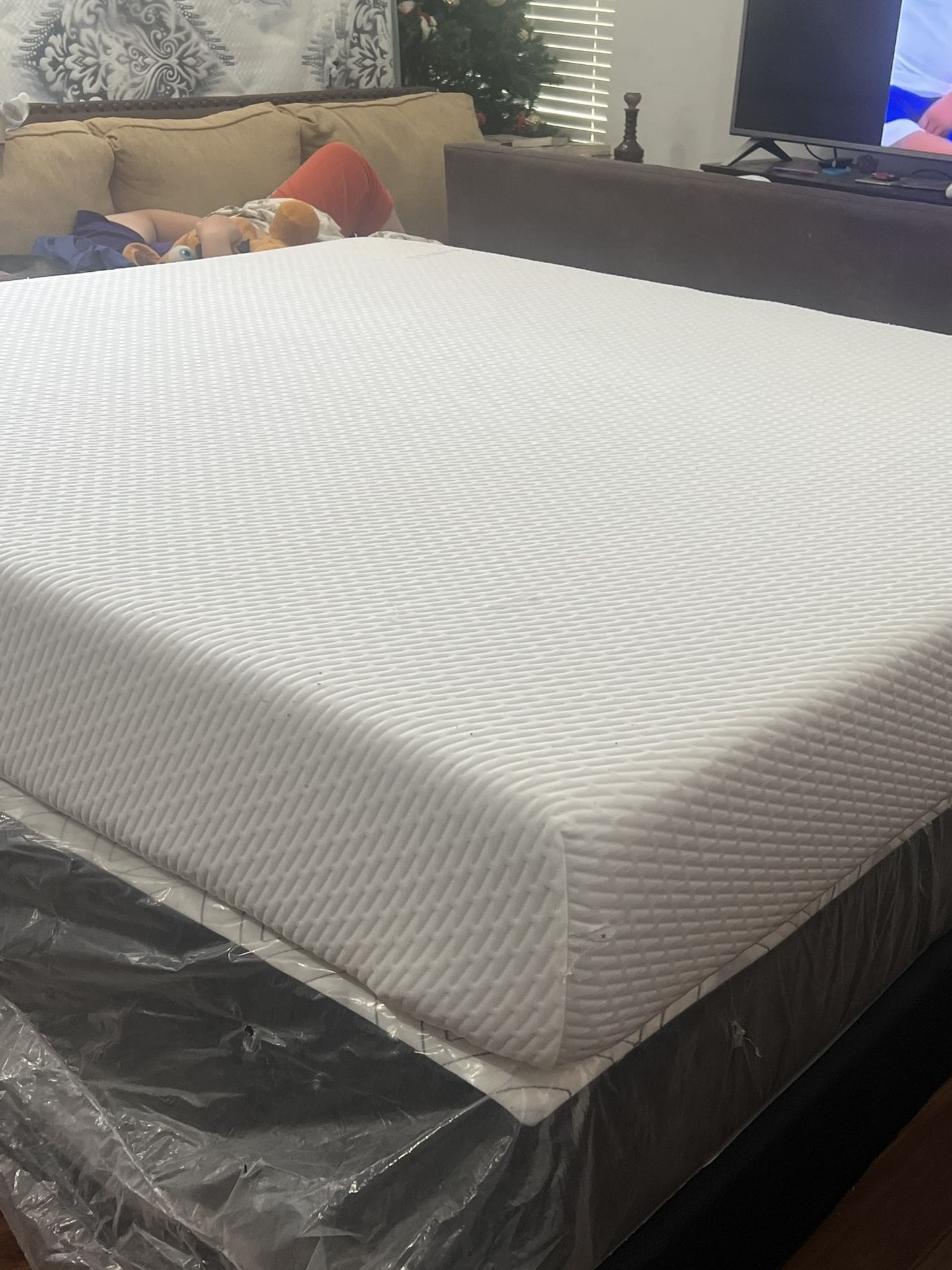 USED KING SIZE MEMORY FOAM MATTRESS WITH BOX SPRING DELIVERY 🚚 AVAILABLE