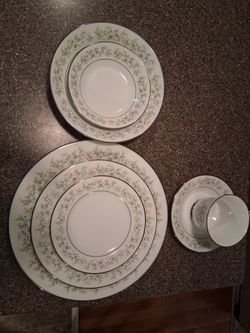 Noritake China, 12 Place Setting