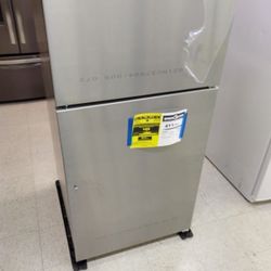 WHIRLPOOL TOP MOUNT REFRIGERATOR OPEN BOX ITEM