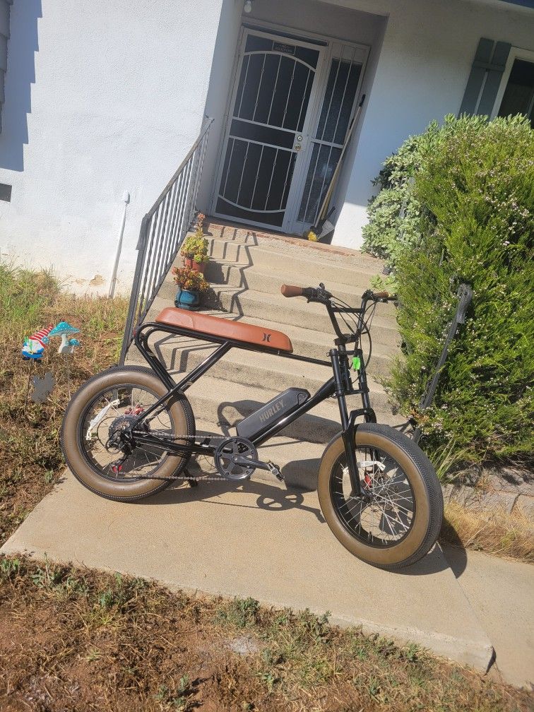 Hurley Mini Swell Electric Bike