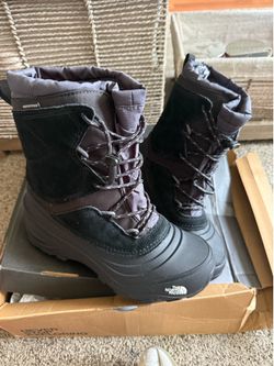 Kid north face boots size 5
