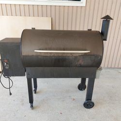 Traeger 34 Inch BBQ/Smoker