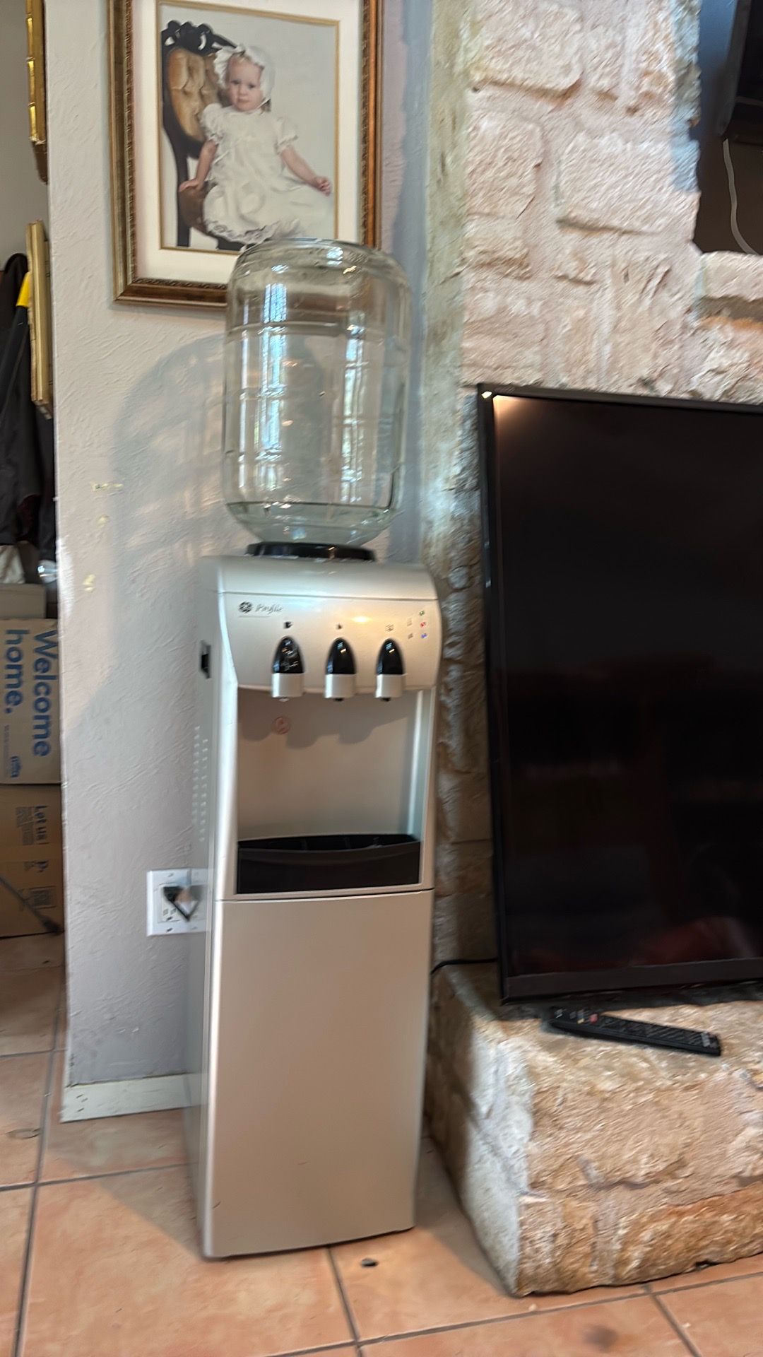 Water dispenser with hot and cold with mini Refridge