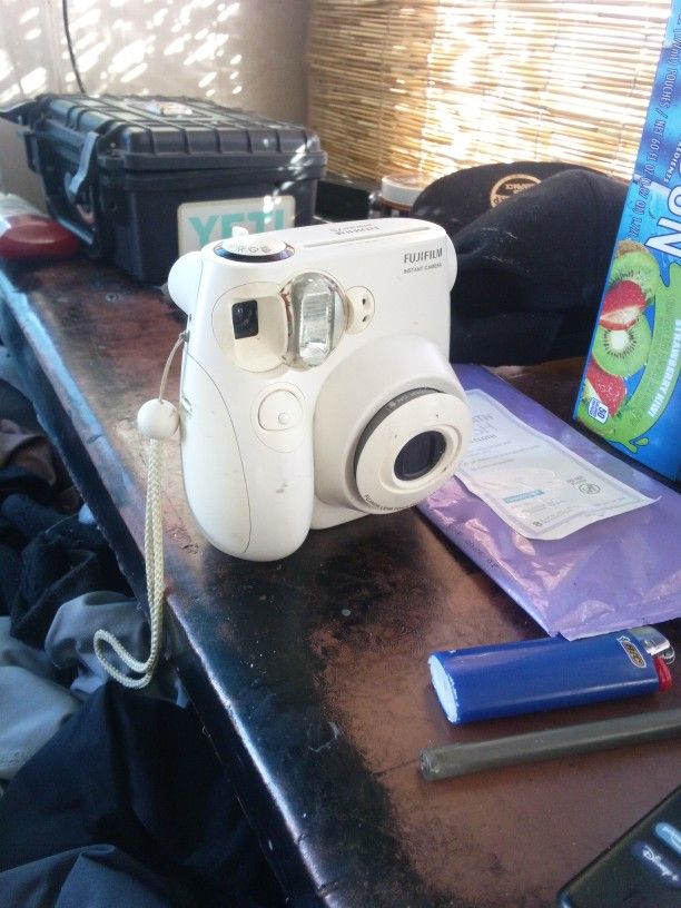 Fuji Polaroid Instax Mini Camera