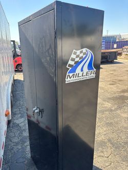 Utility cabinet