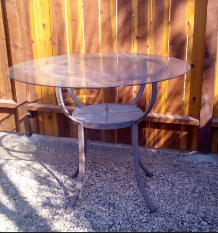 Round Clear Glass Table Top And Metal Table