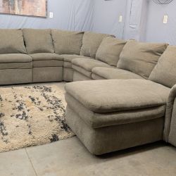 🛋️💥 Comfy LaZBoy Sectional With 2 Recliners 150"x124💥 Free Delivery And Financing Available!