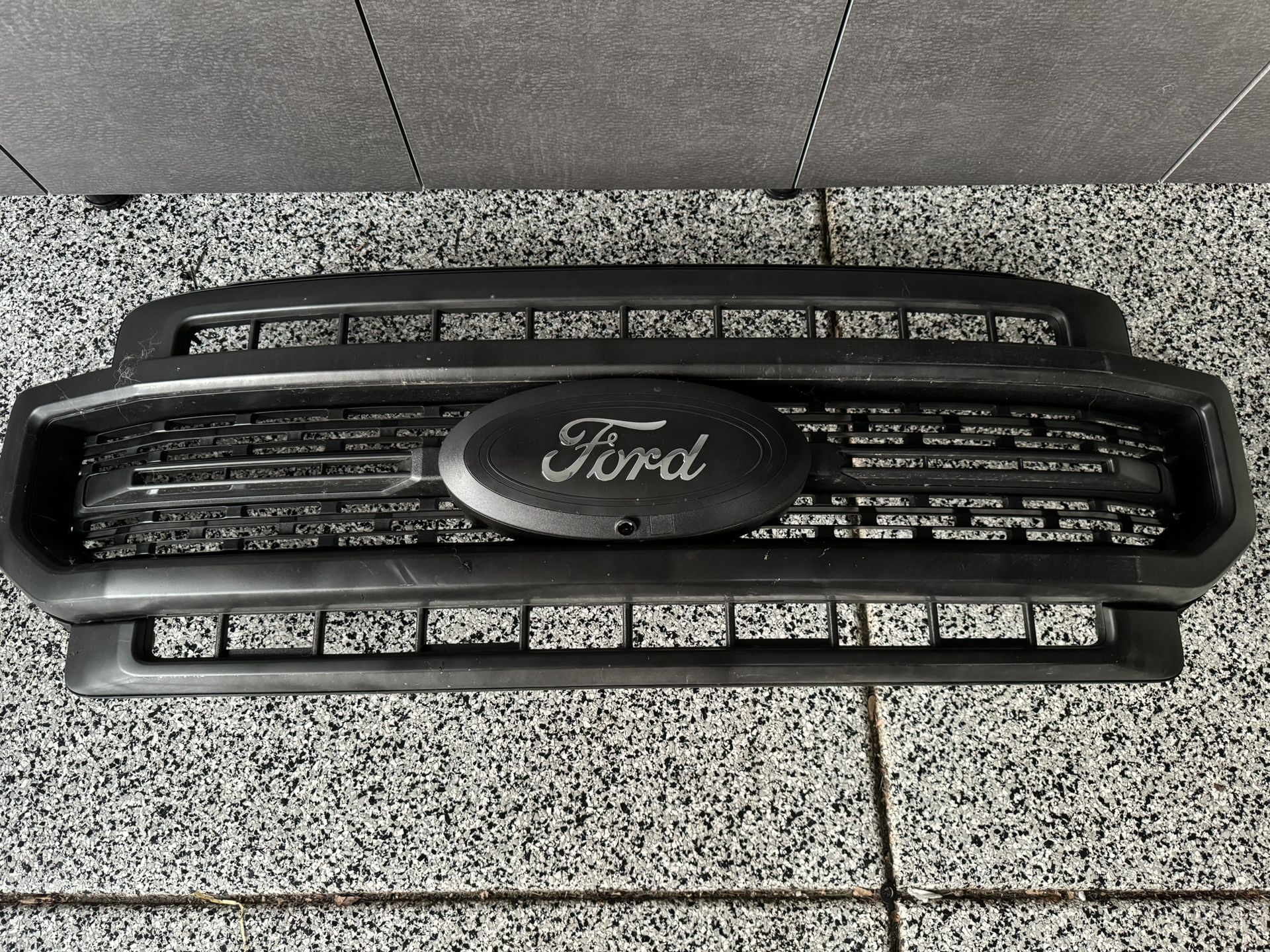 FORD Grille