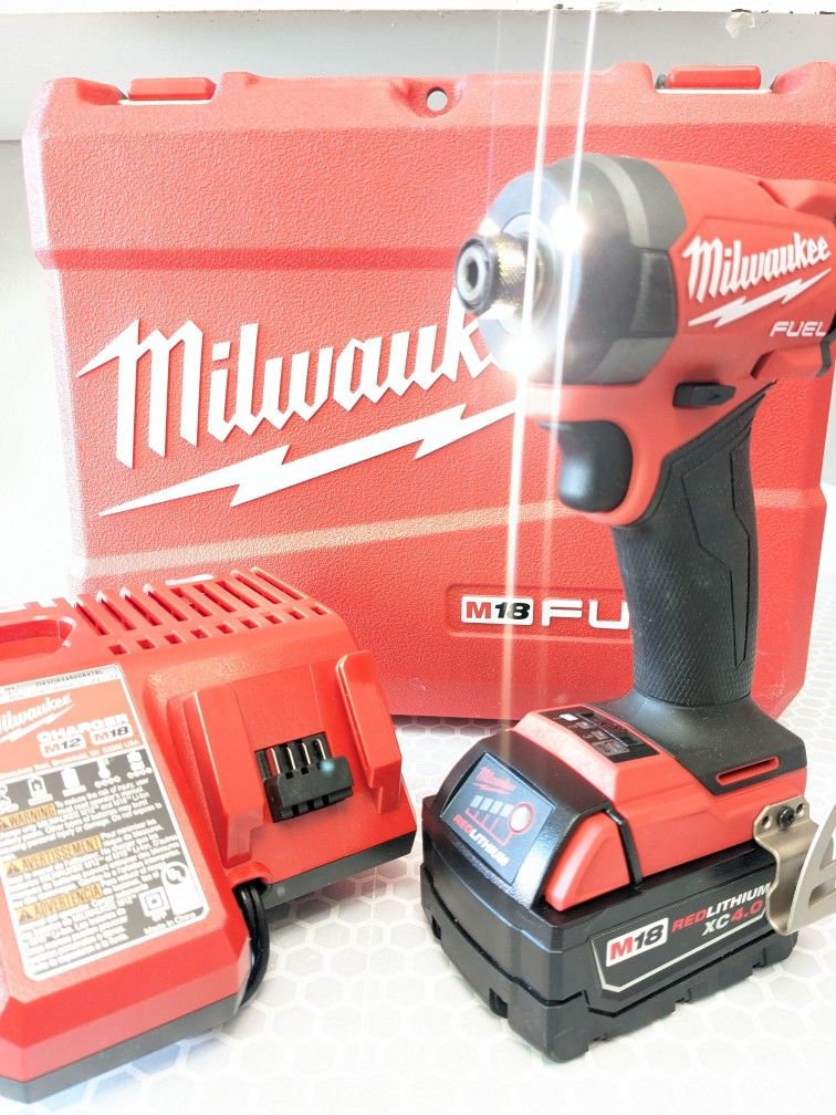 M18 Milwaukee FUEL Impact Drill + XC 5.0 Starter Kit