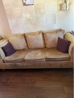 Sofa three seat with two pillows