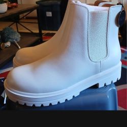 Women's boots size 11W Brand New $25.