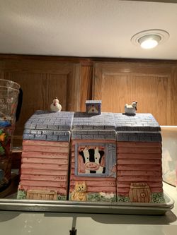 3 cookie jars farm house Salt And Pepper