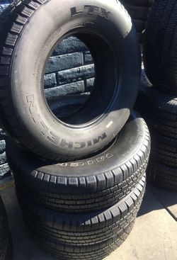 Set semi new Michelin LT 235/75/15