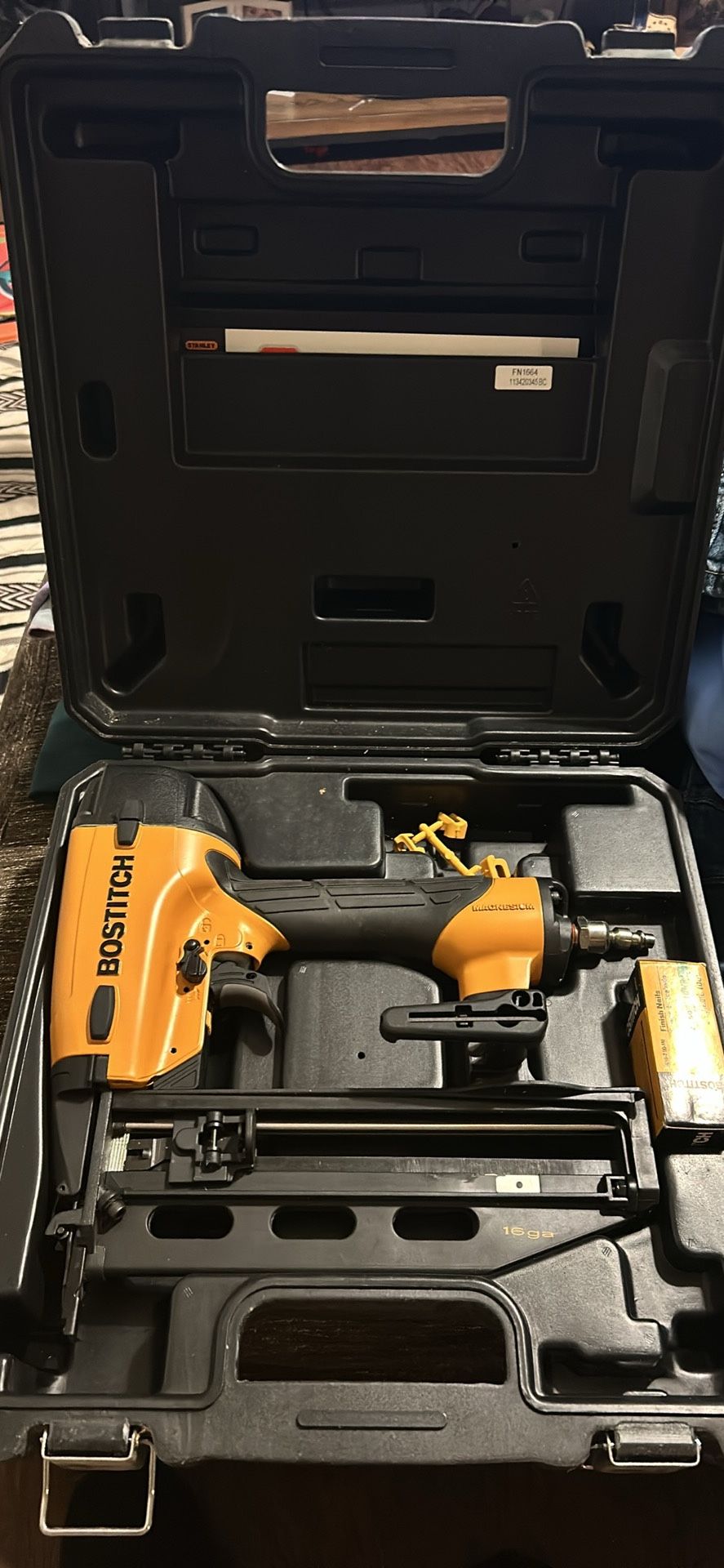 Bostitch 16G Nail Gun / Air Compressor