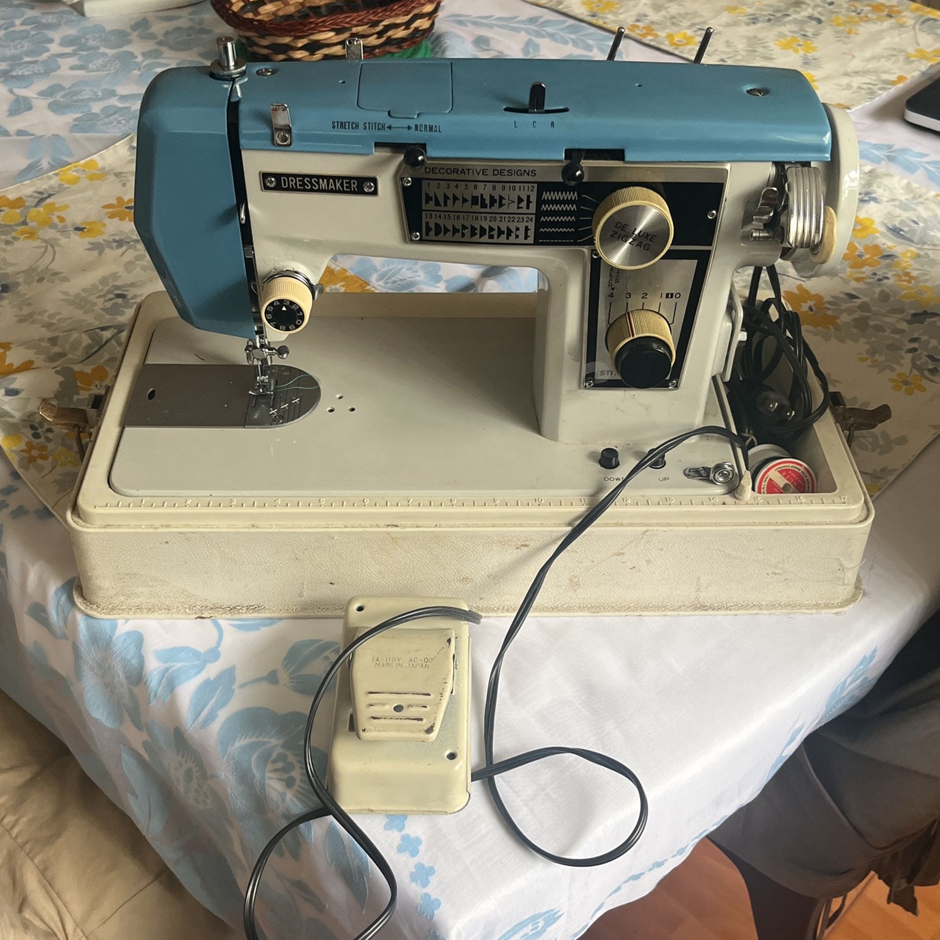 Dress Maker Sewing Machine 
