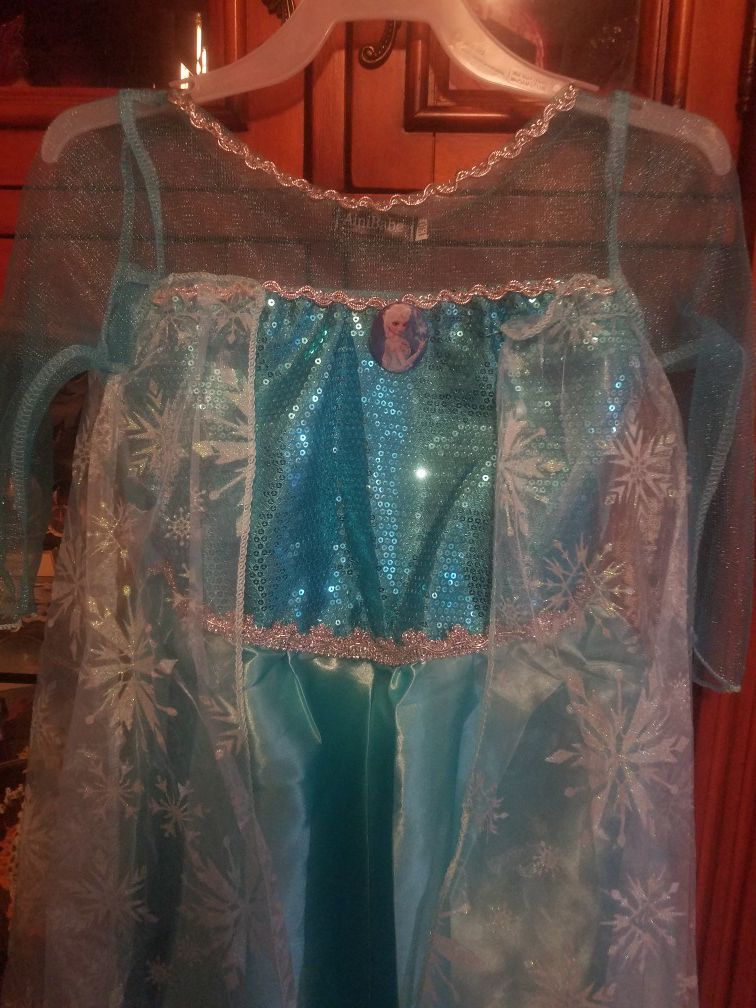 Vestido de Elsa nuevo , talla 4 a 5