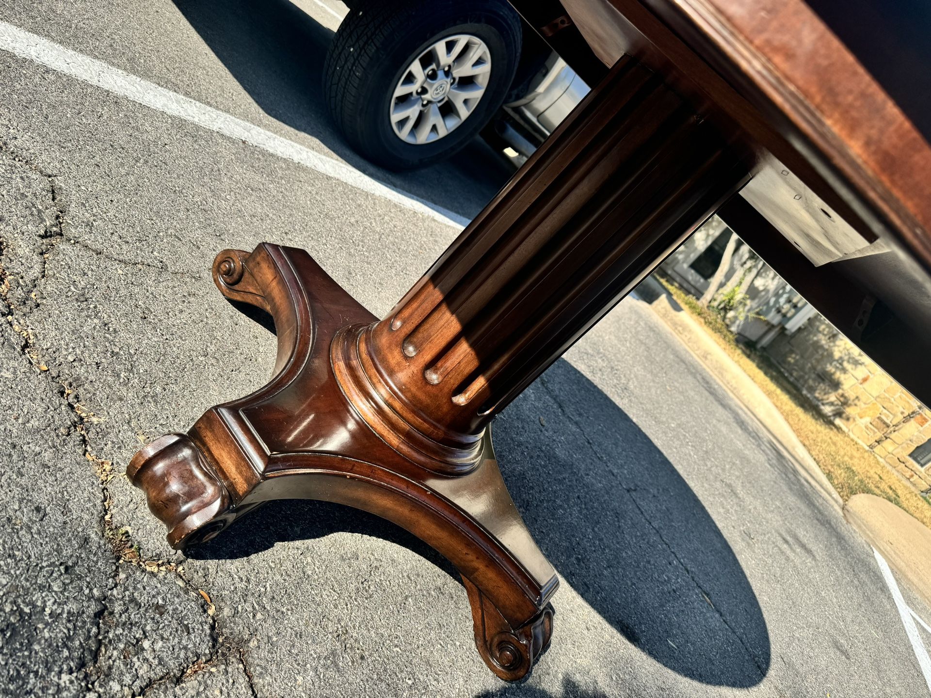 Ethan Ellen Townhouse Dining Table 30-6203 Round Pedestal with Leaf & Protector