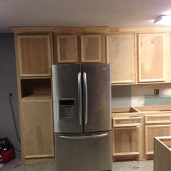 KITCHEN CABINETS & REMODELING